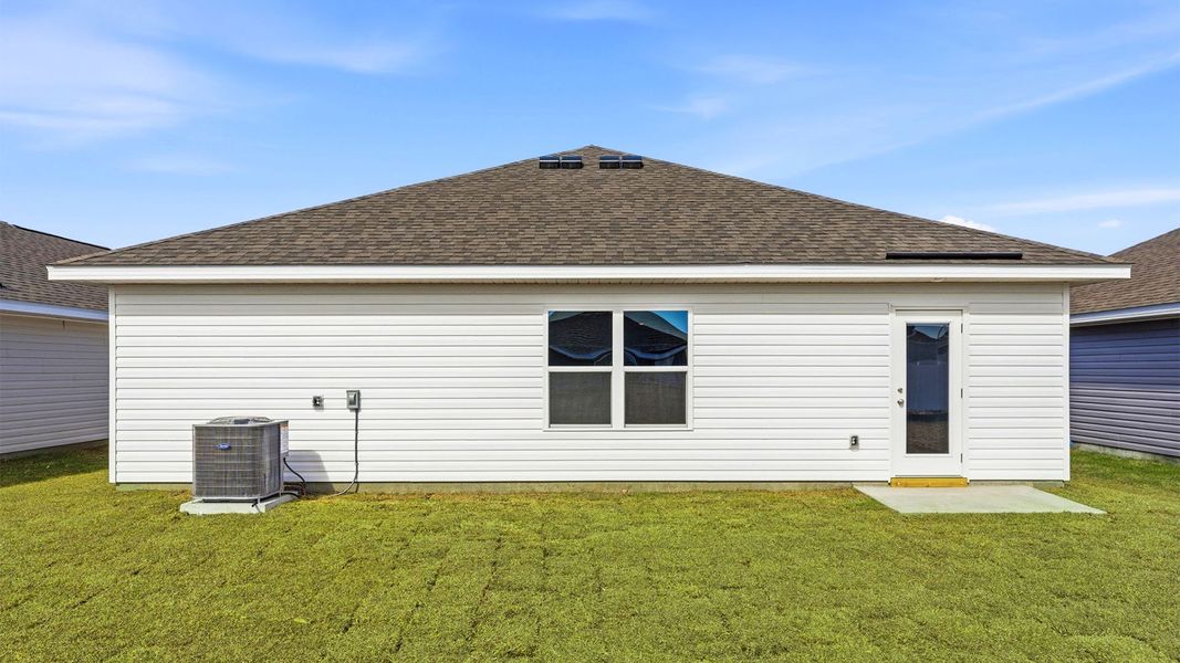 Exterior details and patio area of a home in Liberty, Panama City (Image 3).