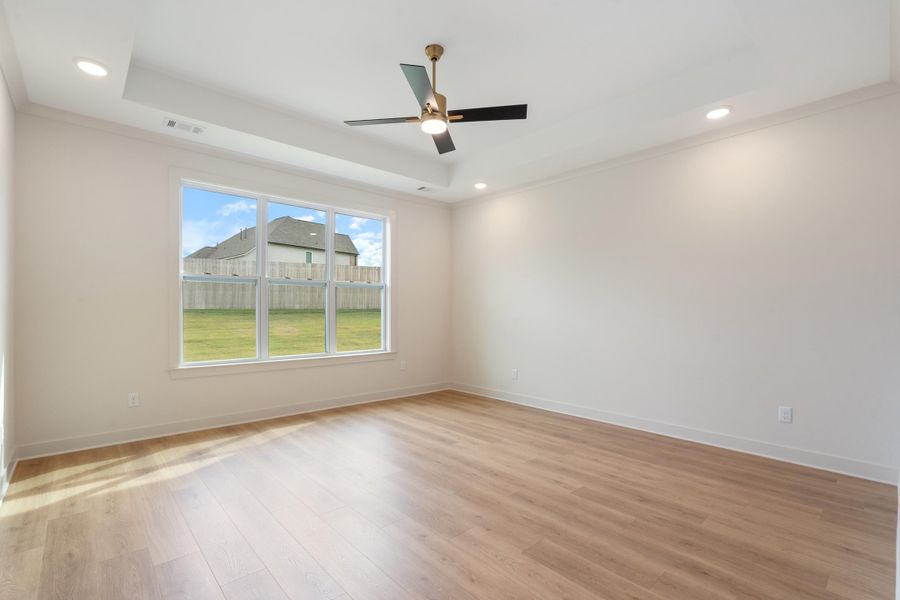 Spacious, unfurnished interior of a new home in White Oak, Arlington (Image 19).