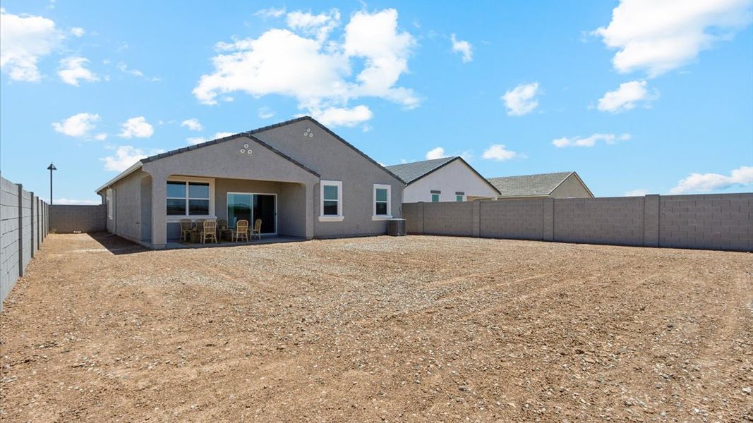 Representative exterior details of a home built from the Justin by D.R. Horton in Sorrento, Maricopa (Image 4).