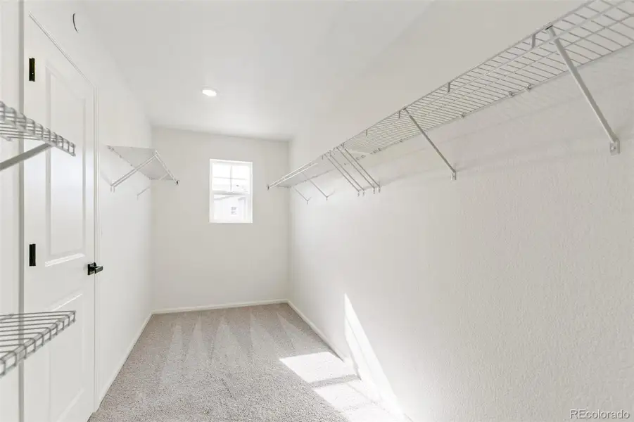 Spacious, unfurnished interior of a new home in Turnberry Villas, Commerce City (Image 20).