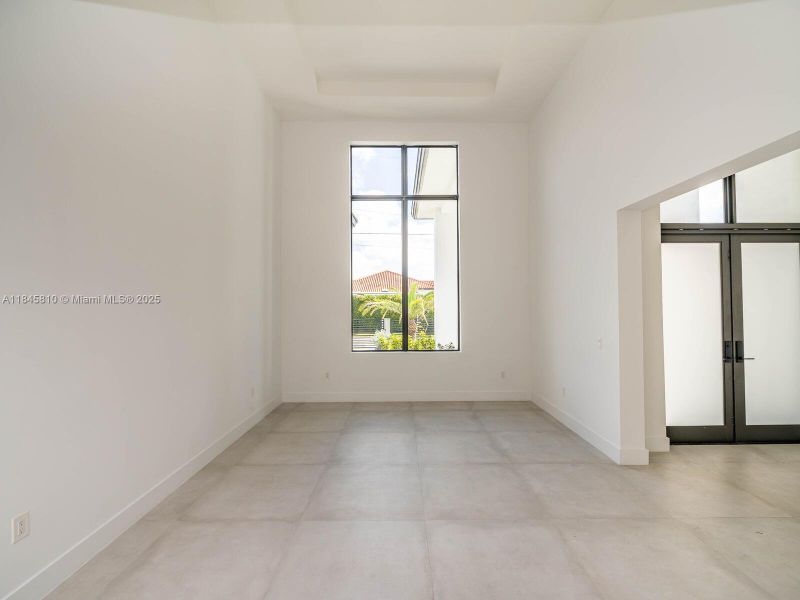 Spacious, unfurnished interior of a new home in , Miami (Image 47).
