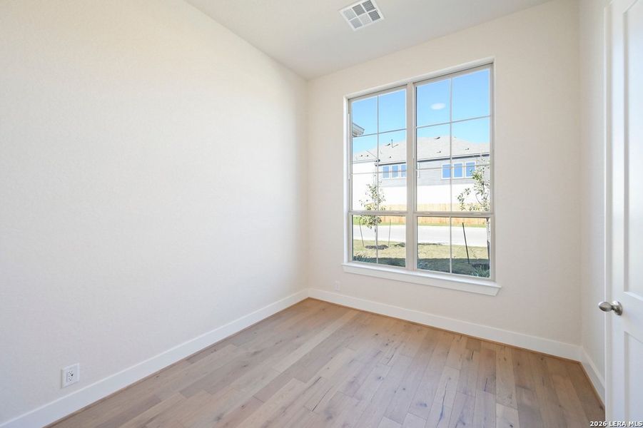 Spacious, unfurnished interior of a new home in Davis Ranch, San Antonio (Image 21).