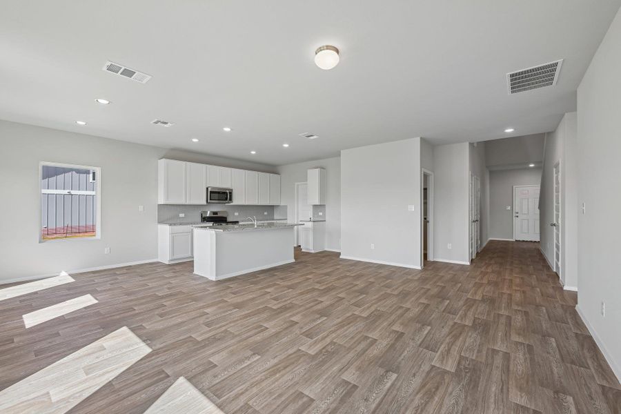 Spacious, unfurnished interior of a new home in Edgebrooke, Pflugerville (Image 26). Spacious, unfurnished interior of a new home in Edgebrooke, Pflugerville (Image 26).