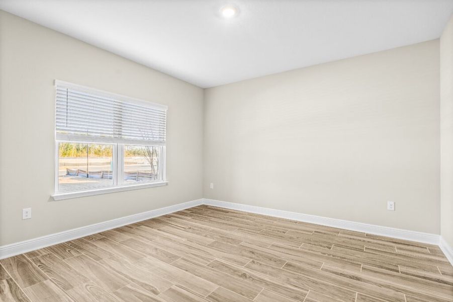 Spacious, unfurnished interior of a new home in Lake Merial, Panama City (Image 20).