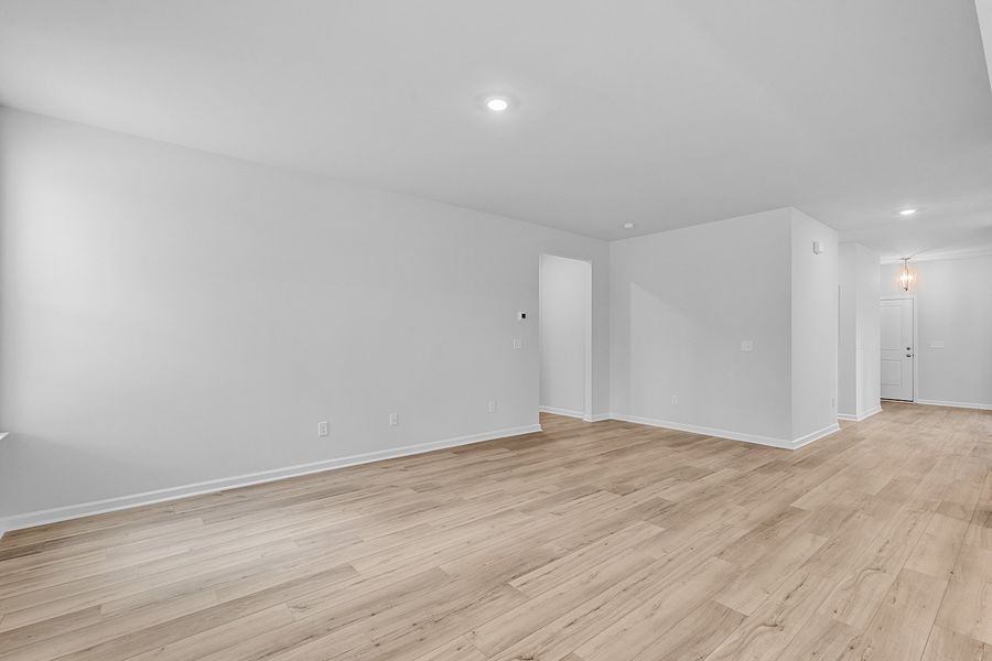 Spacious, unfurnished interior of a new home in Fieldstone, Lexington (Image 25).