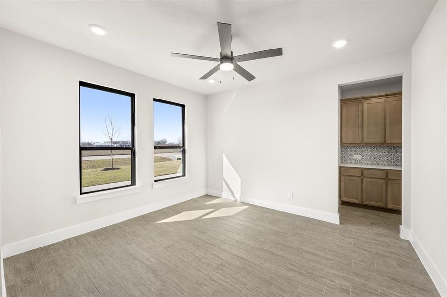 2301 Maywood- Fles Space-1 2301 Maywood- Fles Space-1