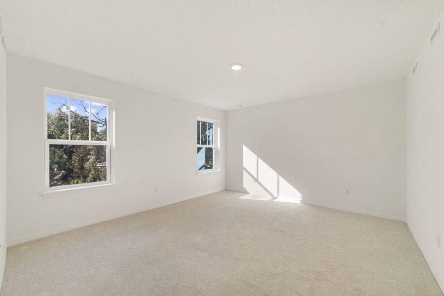 Spacious, unfurnished interior of a new home in Towns at Greenleaf, Oviedo (Image 26).