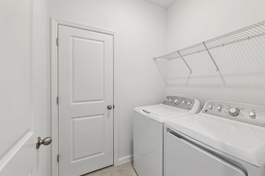 Representative interior finishes for a home built from the Ellis by Starlight Homes in Hawks Run, Kissimmee (Image 14).