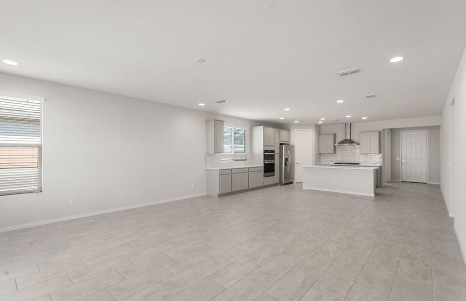 Spacious, unfurnished interior of a new home in Blossom Rock, Apache Junction (Image 15).