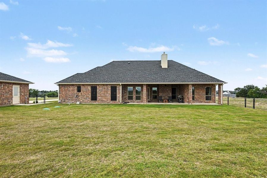 Exterior details and patio area of a home in , Weatherford (Image 17).