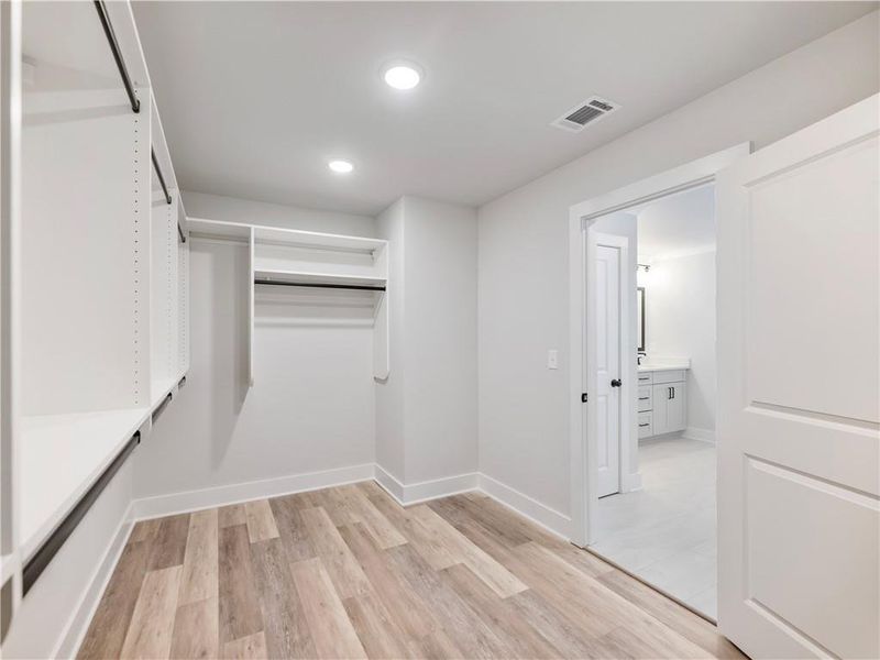 Spacious, unfurnished interior of a new home in , Lawrenceville (Image 44).