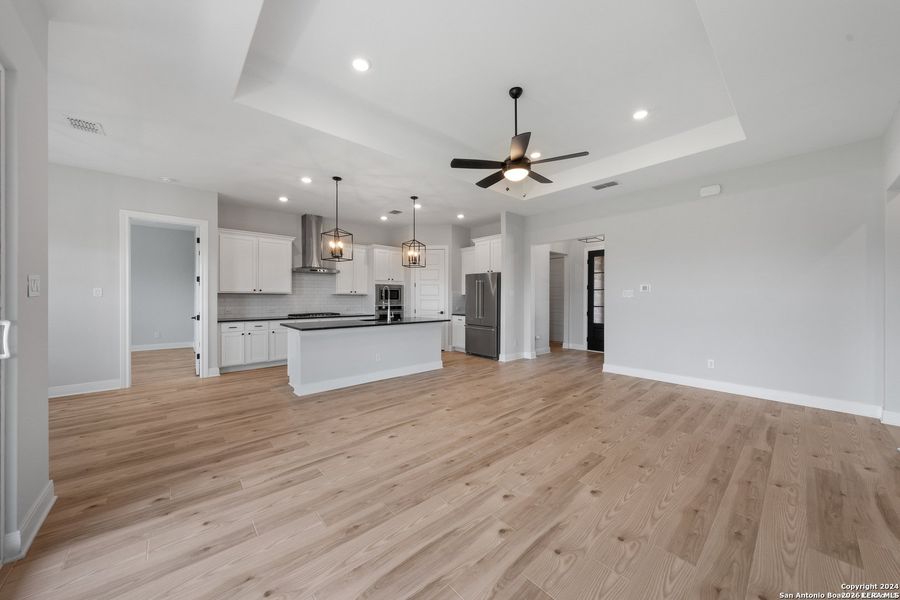 Spacious, unfurnished interior of a new home in Potranco West, Castroville (Image 14).