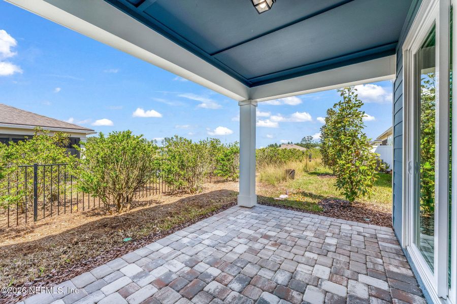 Exterior details and patio area of a home in , Yulee (Image 4).