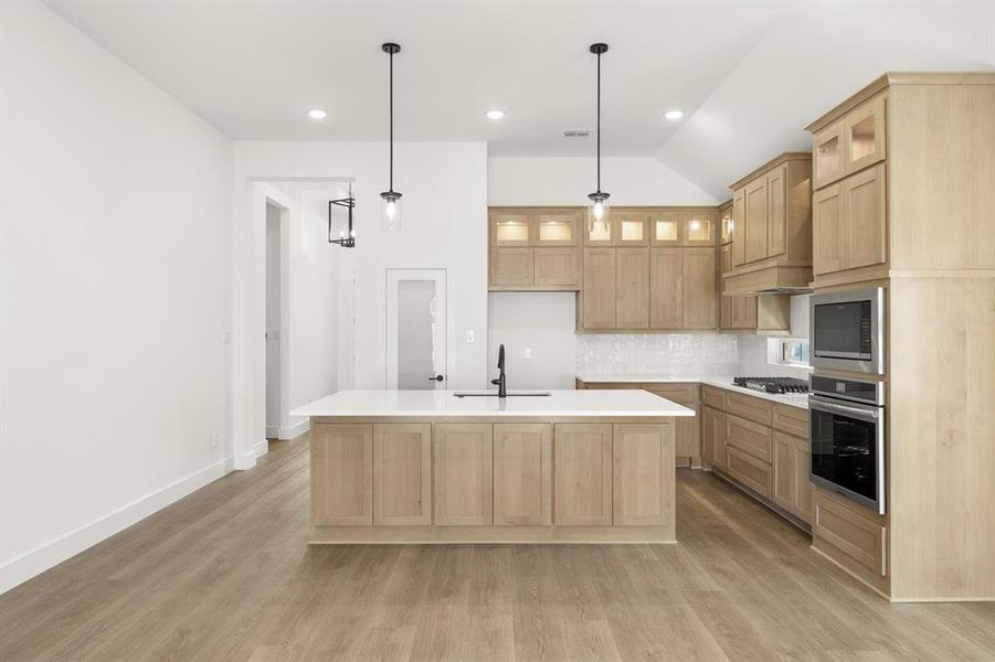 09. 1704 Canals - Kitchen