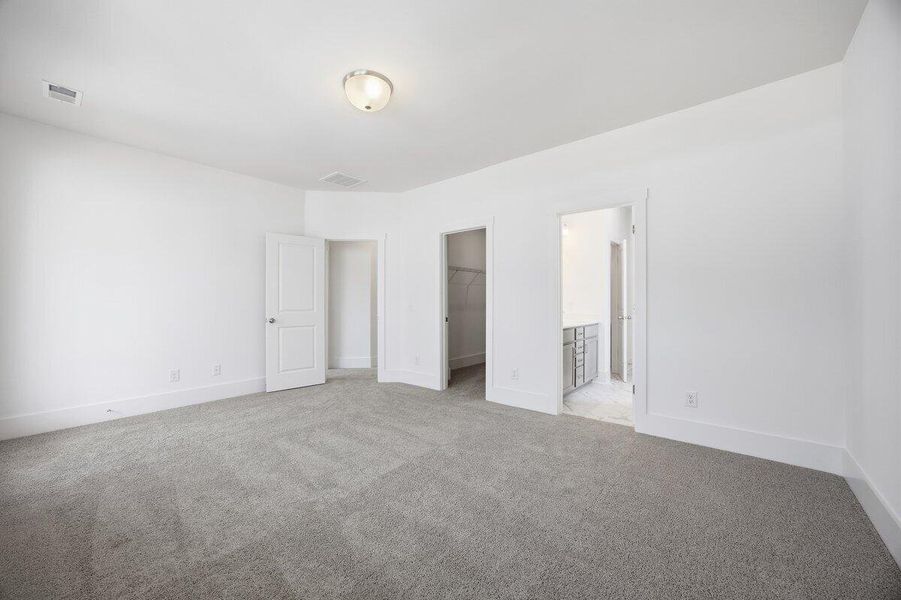 Spacious, unfurnished interior of a new home in , Ravenel (Image 13).