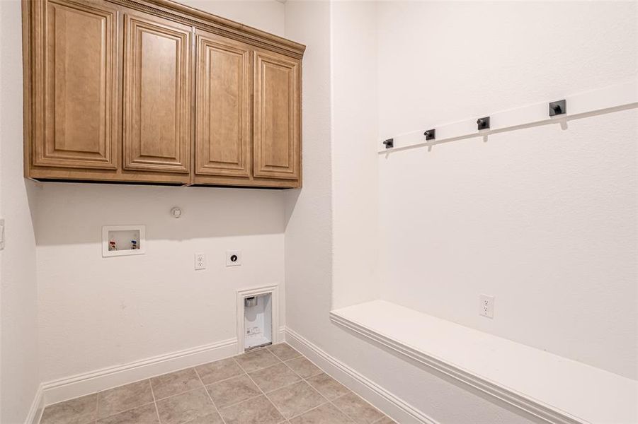 Laundry and mud room. Laundry and mud room.