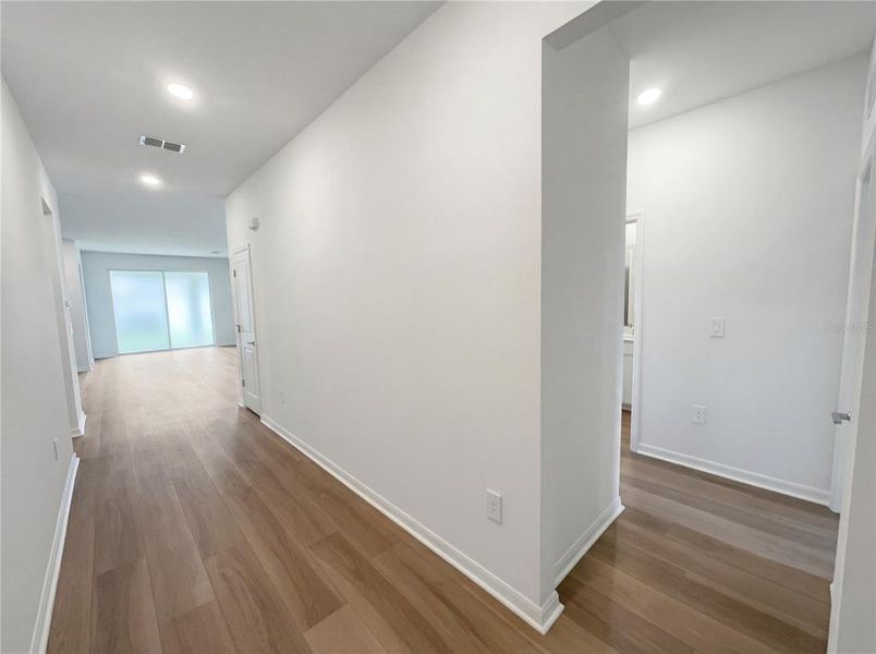 Spacious, unfurnished interior of a new home in Grand Park, Dunnellon (Image 13).