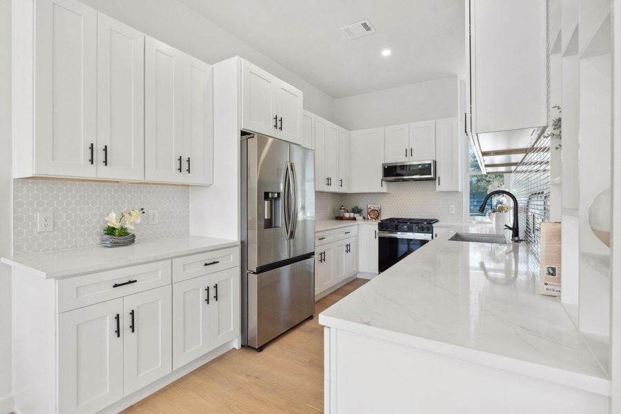 Storage cabinets and fully equipped kitchen