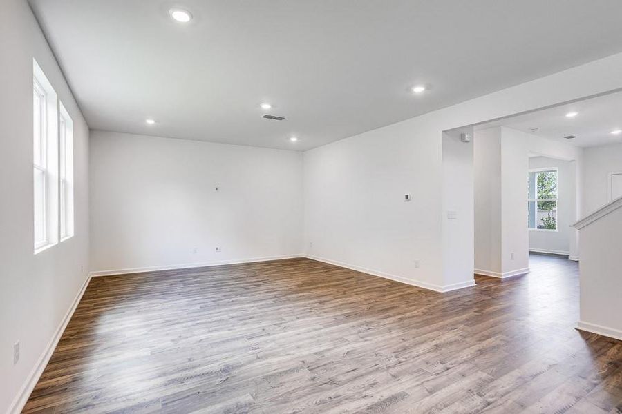 Spacious, unfurnished interior of a new home in Heritage River, Euharlee (Image 26).