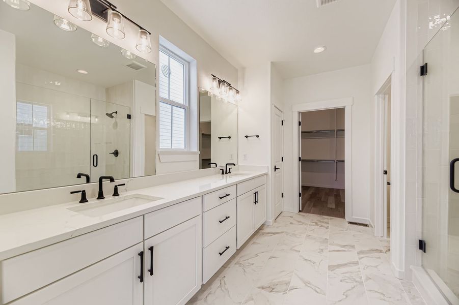 8902 S. Riviera - Primary Bathroom