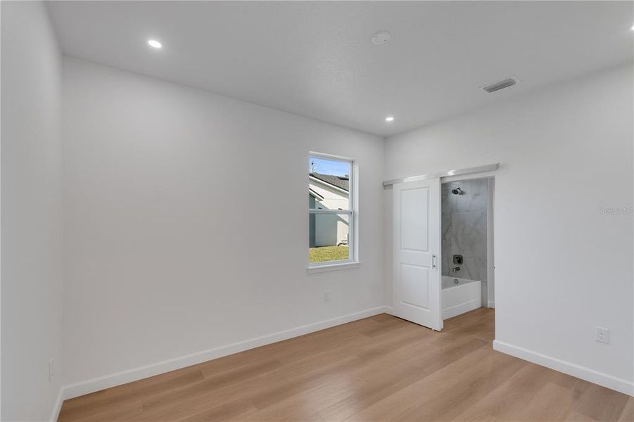 Spacious, unfurnished interior of a new home in , Palm Bay (Image 23).