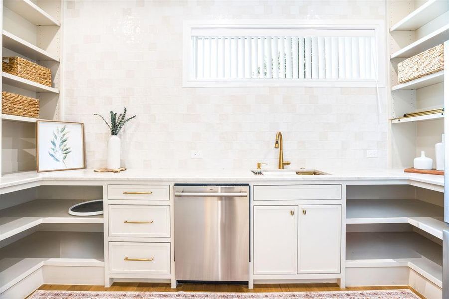 Furnished interior view inside a new home in , Dallas (Image 14).