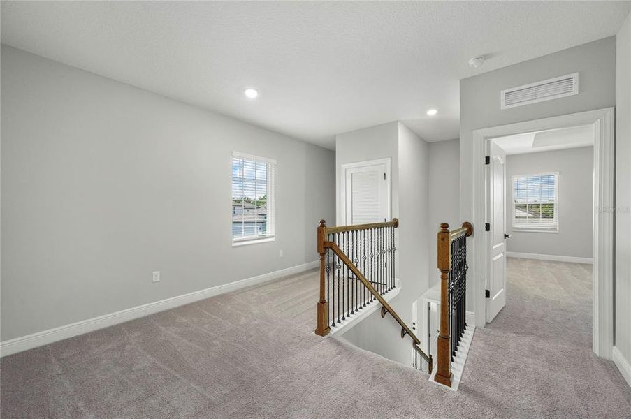 Spacious, unfurnished interior of a new home in Reunion Village, Kissimmee (Image 6).