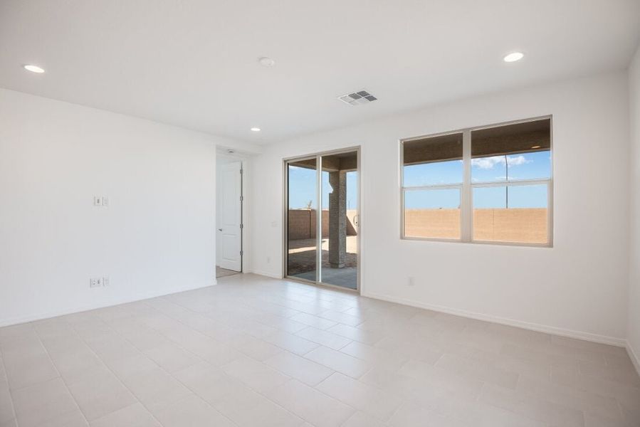 Spacious, unfurnished interior of a new home in Artisan at Asante, Surprise (Image 11).