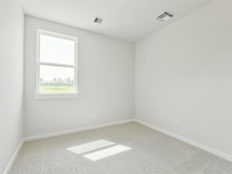Spacious, unfurnished interior of a new home in Spring Branch Crossing, Conroe (Image 34).