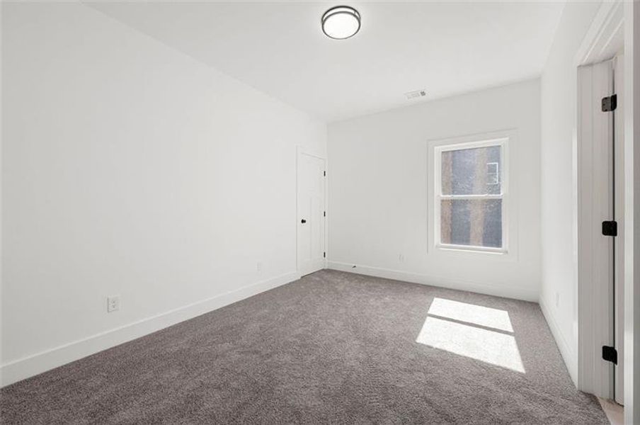 Spacious, unfurnished interior of a new home in , Atlanta (Image 19).