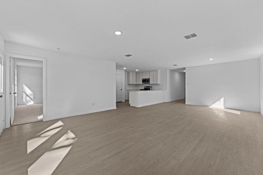 Spacious, unfurnished interior of a new home in Friendship Oaks, Fredericksburg (Image 21).