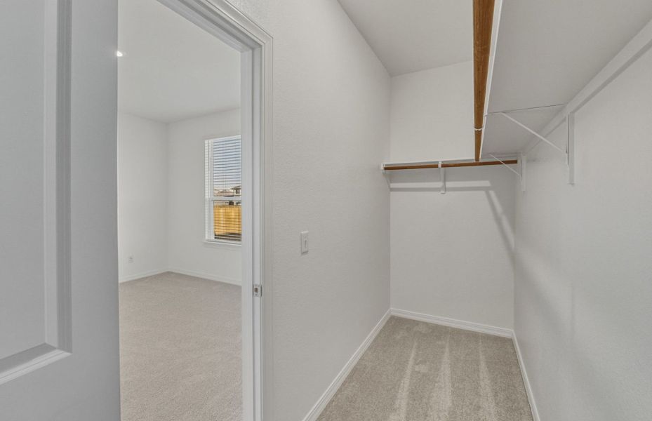 Spacious, unfurnished interior of a new home in Crosswinds, Kyle (Image 13).