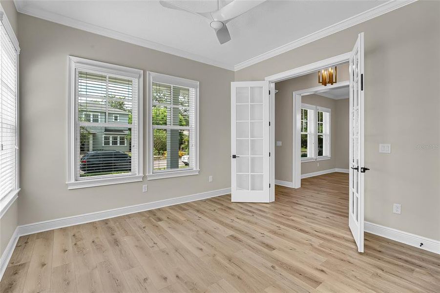 OFF TO THE RIGHT DEN OR BEDRROM FULL BATHROOM OFF TO THE RIGHT DEN OR BEDRROM FULL BATHROOM