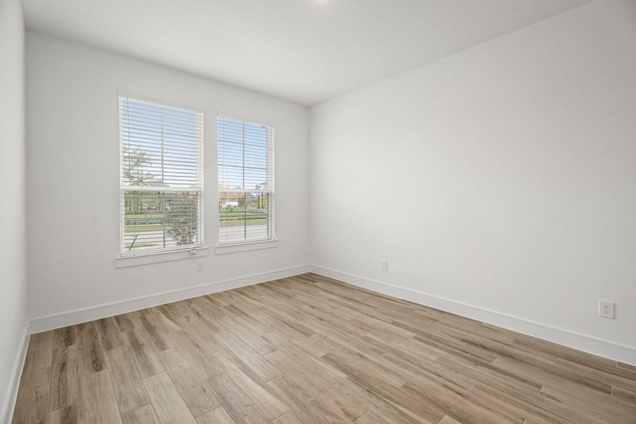 Extra suite (*Photo not of actual home and used for illustration purposes only.) Extra suite (*Photo not of actual home and used for illustration purposes only.)