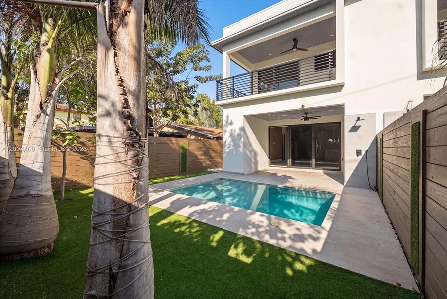 Exterior details and patio area of a home in , Fort Lauderdale (Image 24).