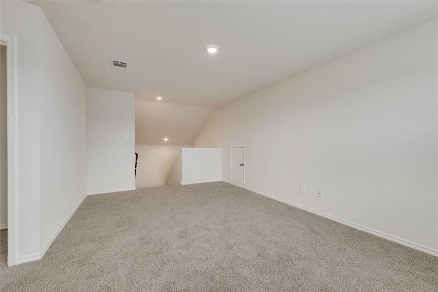 Spacious, unfurnished interior of a new home in Riverfield, Josephine (Image 22).