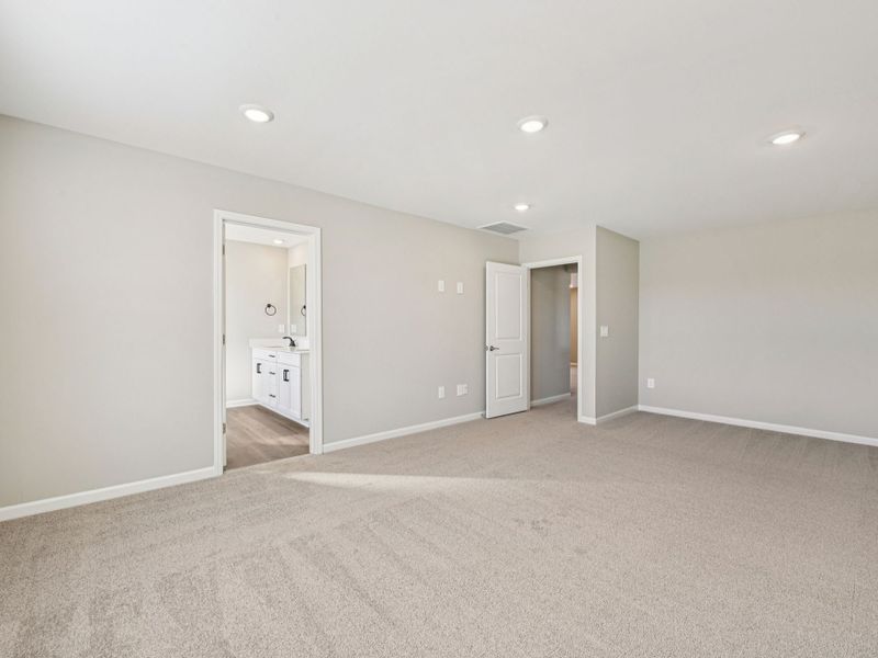 Spacious, unfurnished interior of a new home in Watkins Glen, Raleigh (Image 16). Spacious, unfurnished interior of a new home in Watkins Glen, Raleigh (Image 16).