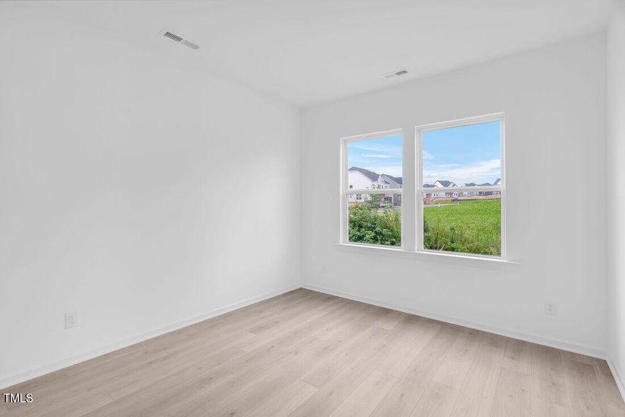 silverstone-bedford-lot-371-bedroom-02