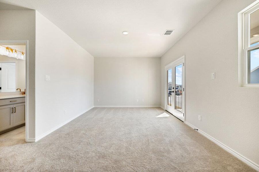 Spacious, unfurnished interior of a new home in Lariat, Liberty Hill (Image 25).