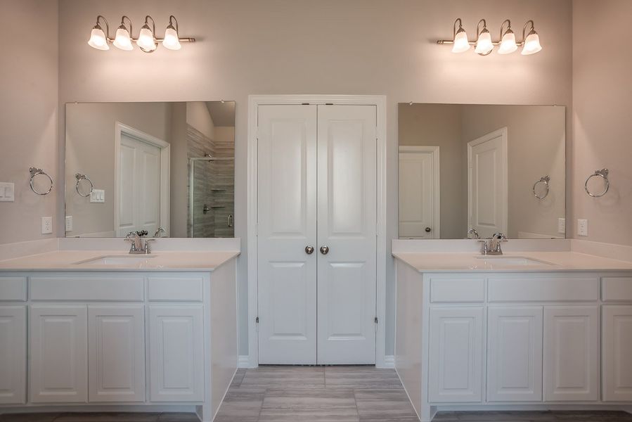 Plan 1681 Primary Bathroom Representative Image