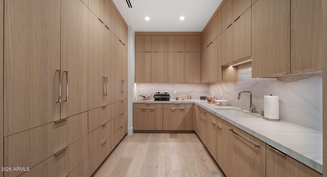 47-web-or-mls-Pantry1