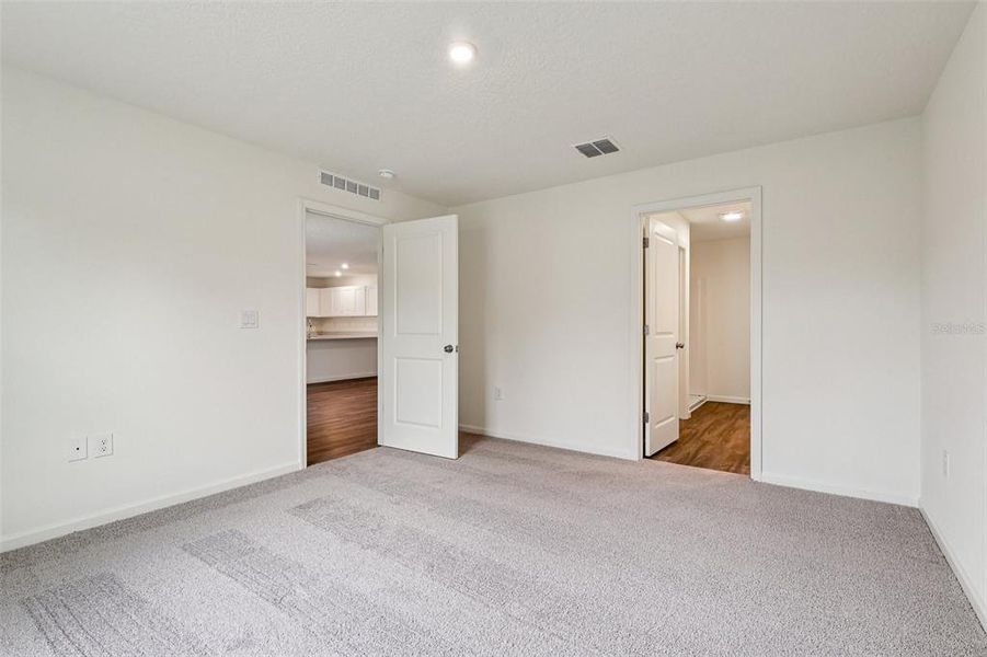 Spacious, unfurnished interior of a new home in Palm Bay Classic, Palm Bay (Image 13).