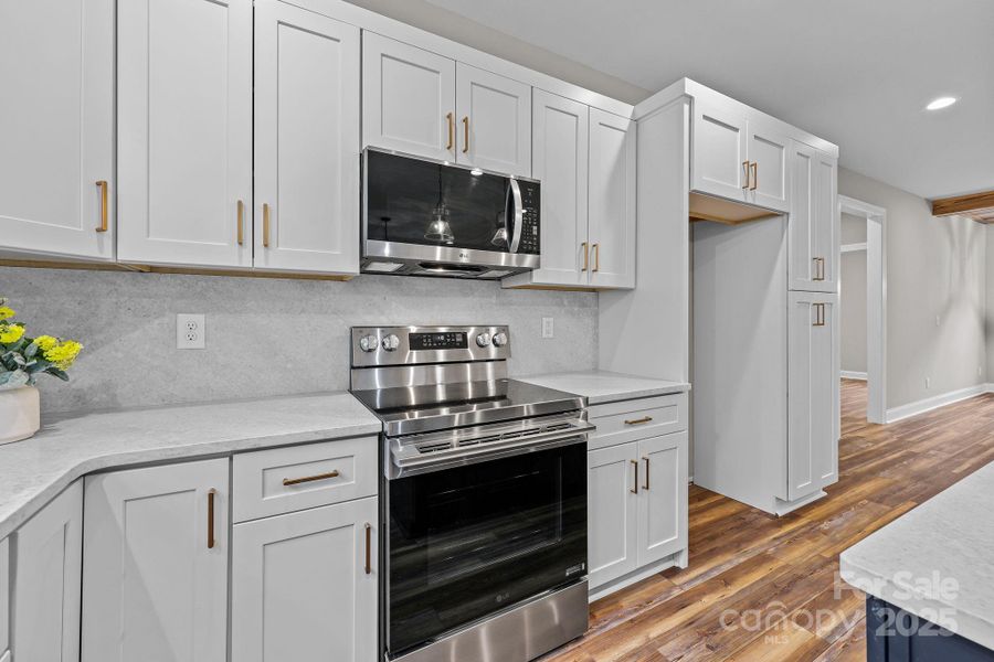 Image 33 of a home in .