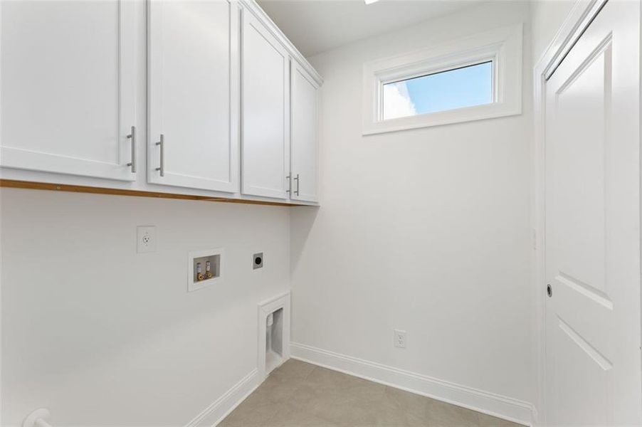 Spacious, unfurnished interior of a new home in The Courtyards of Franklin Goldmine, Cumming (Image 8).