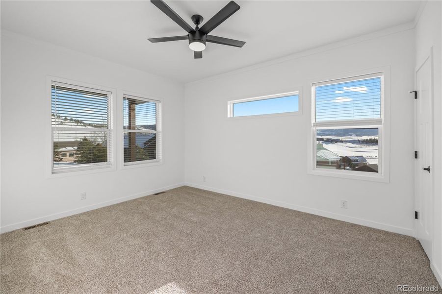 Spacious, unfurnished interior of a new home in , Granby (Image 19).