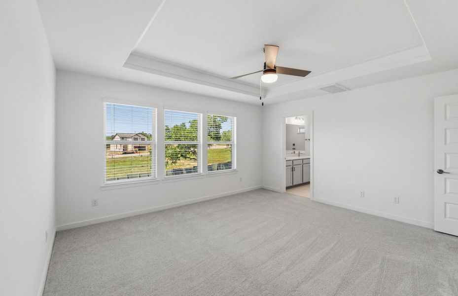 Spacious, unfurnished interior of a new home in Wolf Ranch, Georgetown (Image 18).