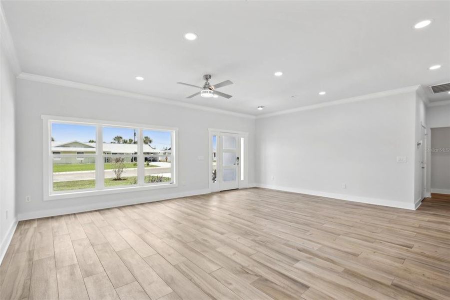 Spacious, unfurnished interior of a new home in , Sun City Center (Image 21).