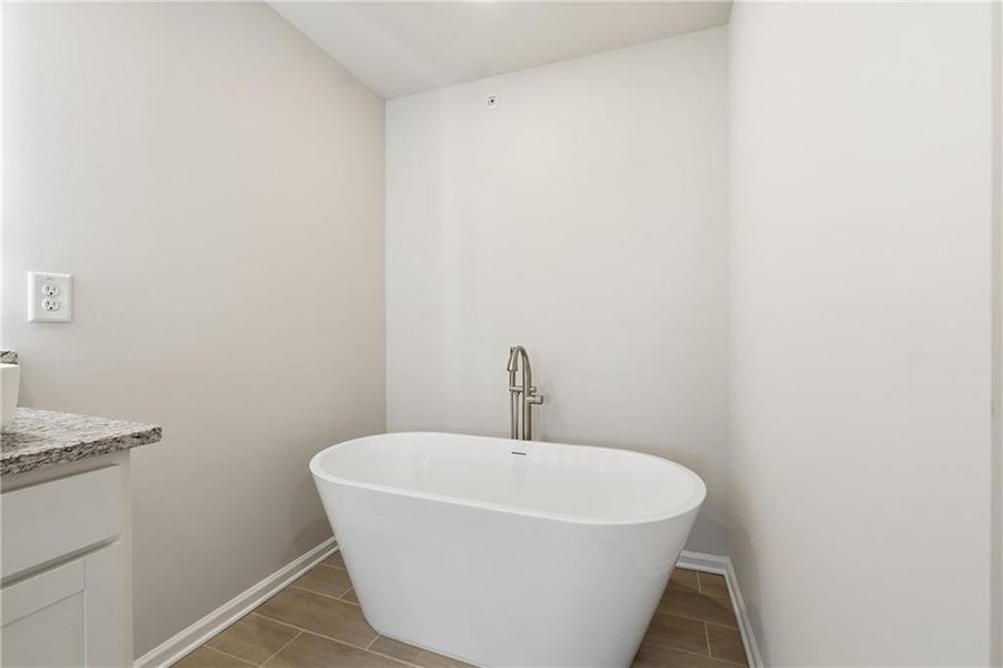 Close-up of interior finishes inside a home in Carolina, Palmetto (Image 16).