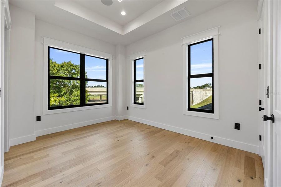 Spacious, unfurnished interior of a new home in , Tampa (Image 57).