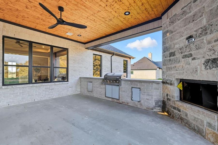 View of patio featuring an outdoor kitchen and ceiling fan View of patio featuring an outdoor kitchen and ceiling fan